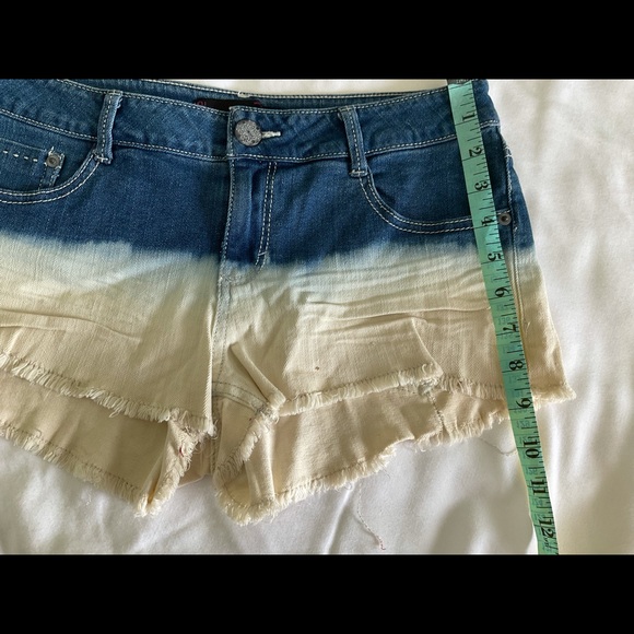 No Boundaries Jean shorts - Picture 2 of 6